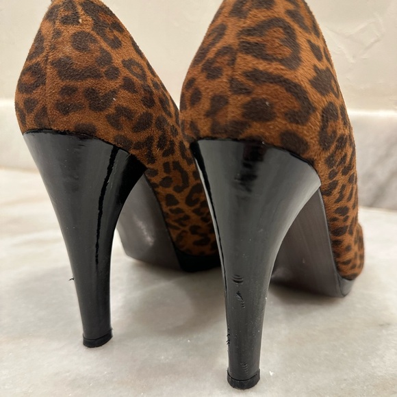 Stuart Weitzman Animal Print Heels - Brandy Suede Leo - Picture 5 of 7